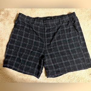 Super cute torrid shorts size 28